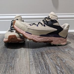 The North Face Vectiv Taraval. Women's size 7